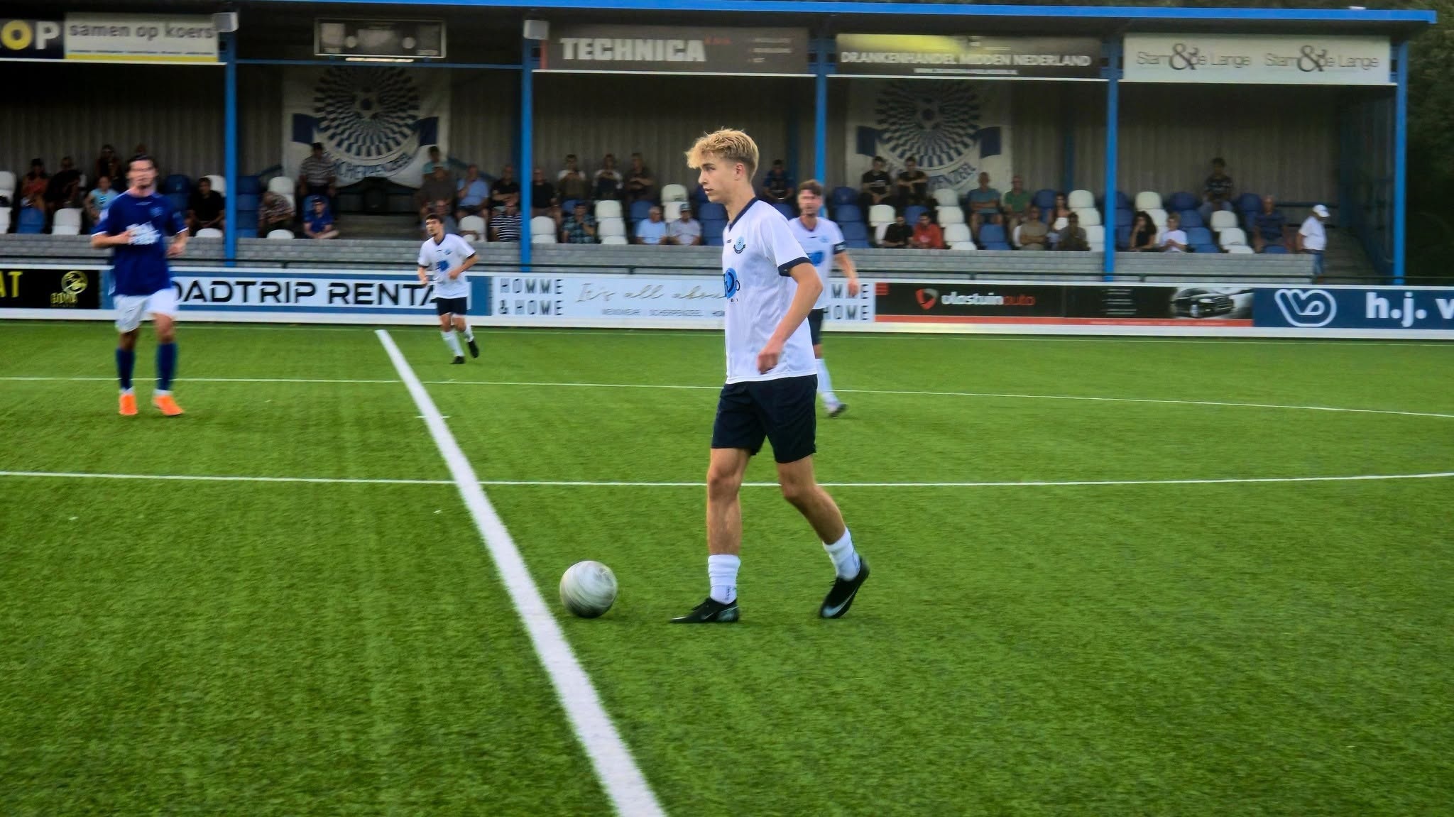 Van JO19-1 naar de voorbereiding meelopen bij Scherpenzeel 1: Thijmen Pol krijgt zijn kans!